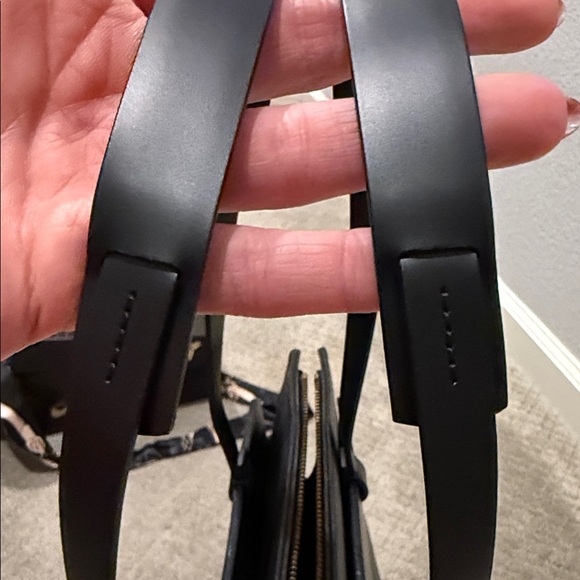 LOUIS VUITTON Epi Croisette Tote Bag Black - Picture 12 of 17